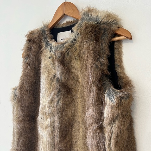 Zara Faux Fur Vest - Picture 2 of 2